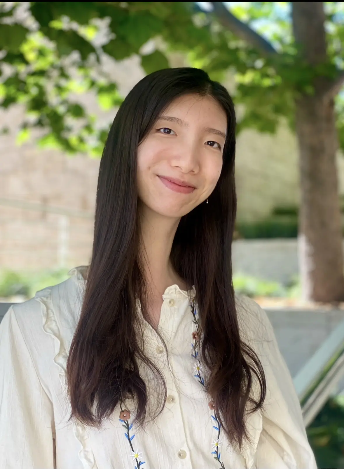 Headshot of Helen Lee